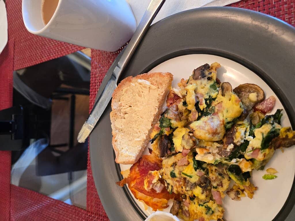 Vibrant & Cozy Atmosphere