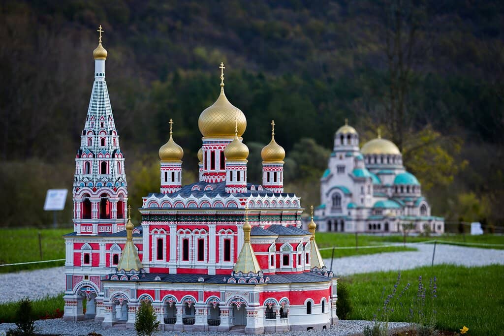 A Country in an Hour