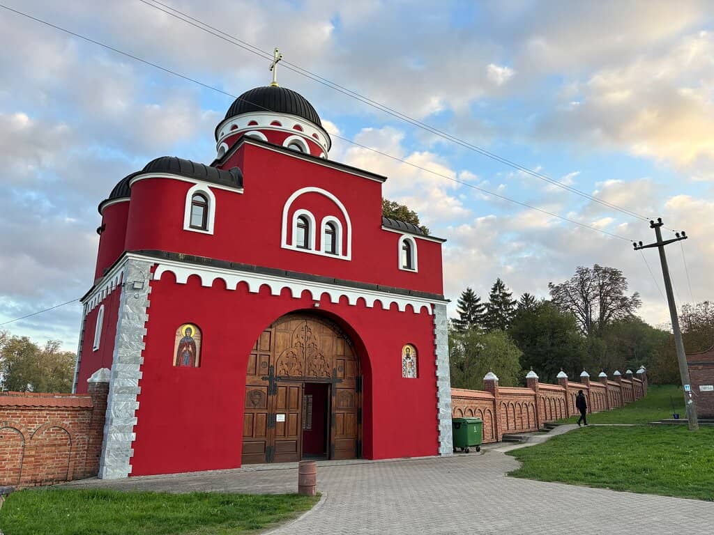 Tranquil Park-like Grounds