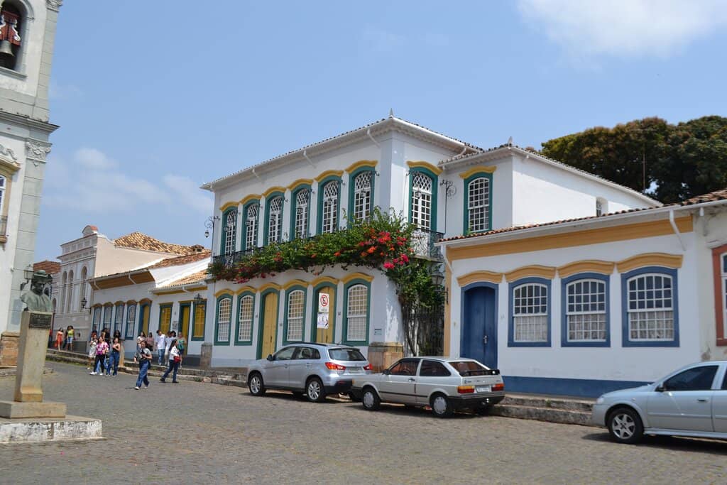 Picturesque Plaza Views