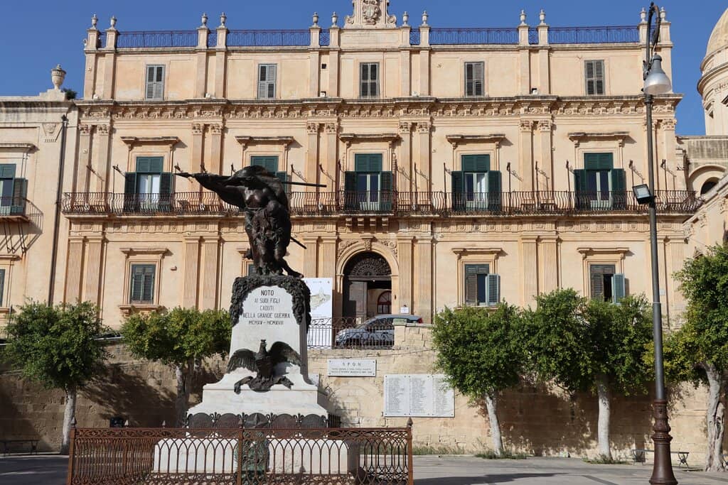 Central Noto Location