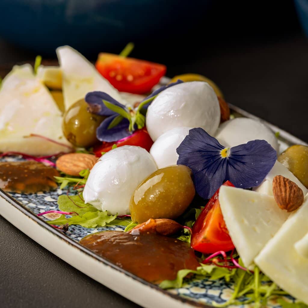 Craft Cocktails & Appetizers