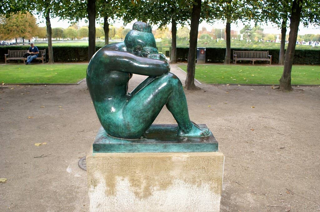 Manicured Lawns & Fountains