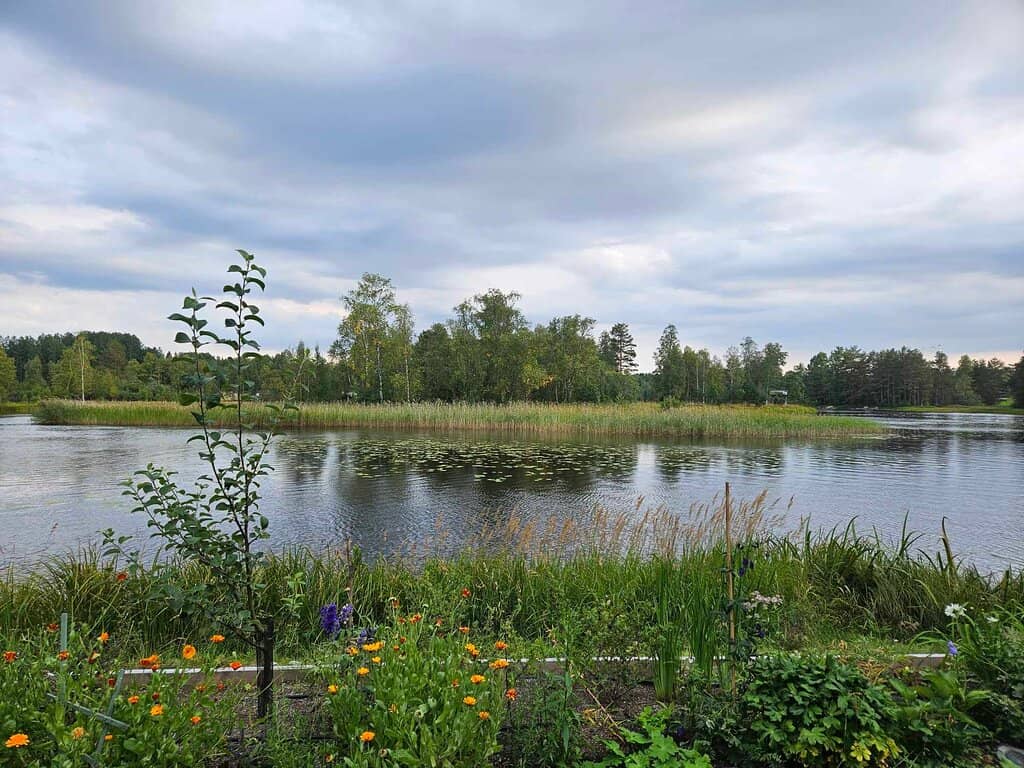 Lakeside Gardens