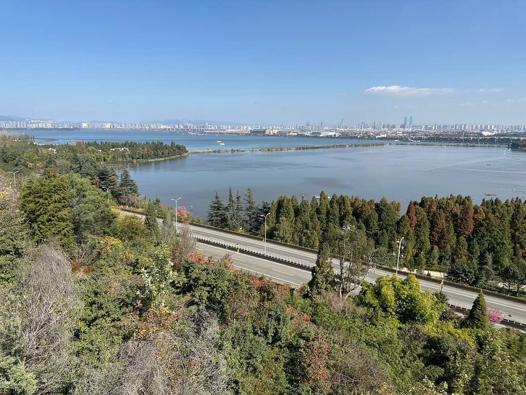 Haigeng Park & Lakeside Stroll
