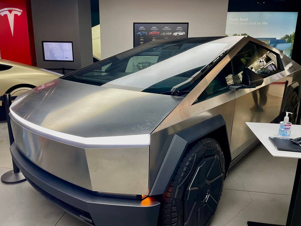 Outdoor Shopping & Dining