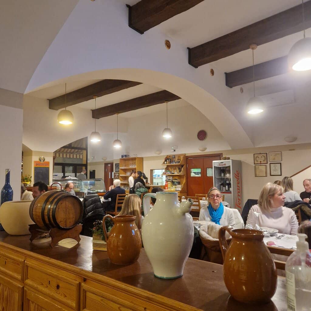 Cozy, Local Atmosphere