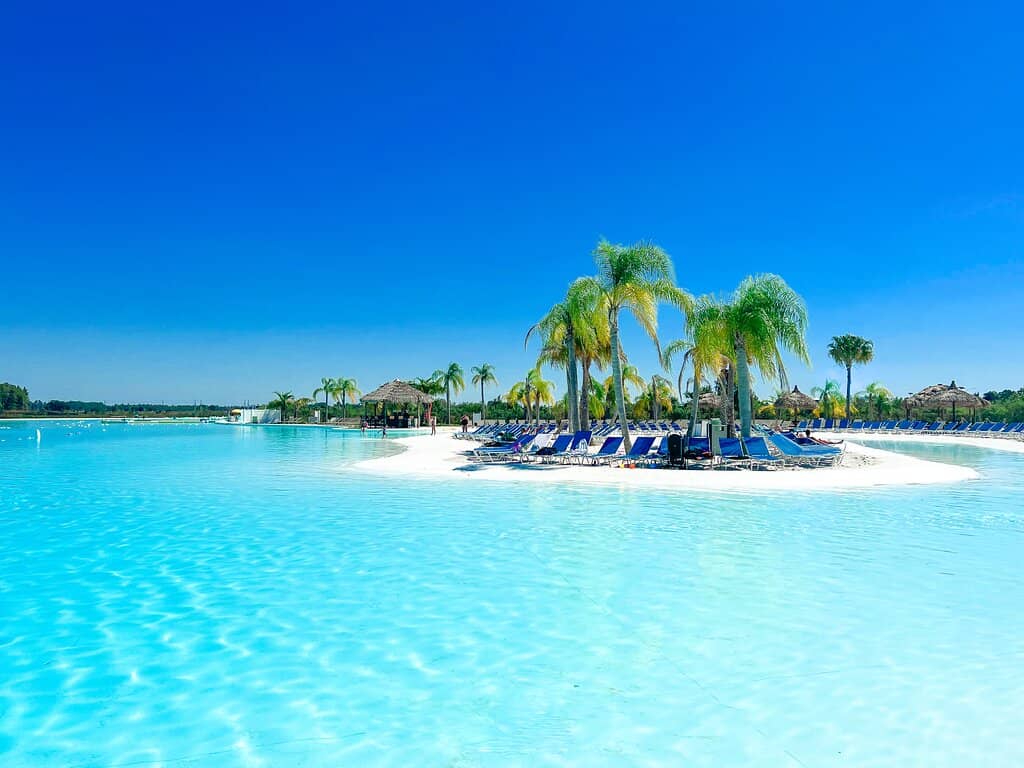 Swim-Up Bar