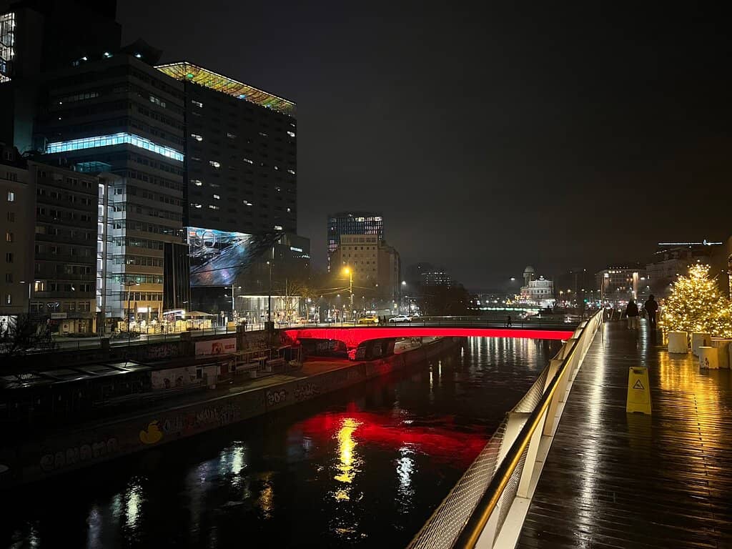 Iconic Boat-Shaped Architecture