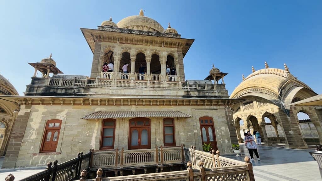 Expansive Royal Grounds