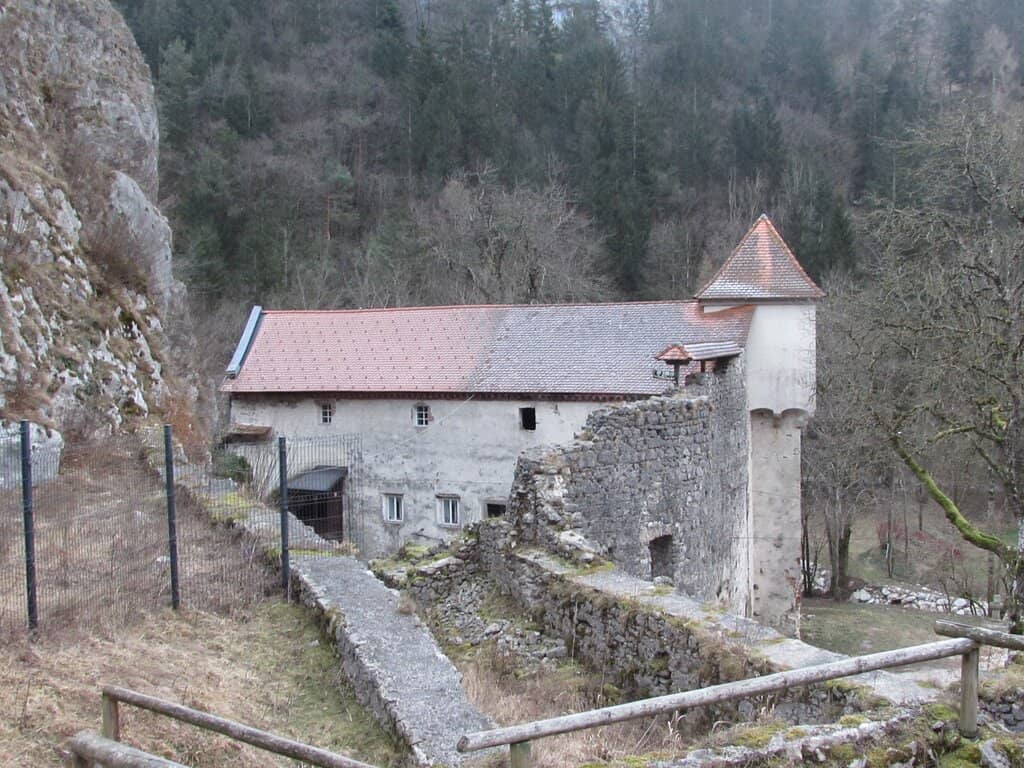 Panoramic Valley Views