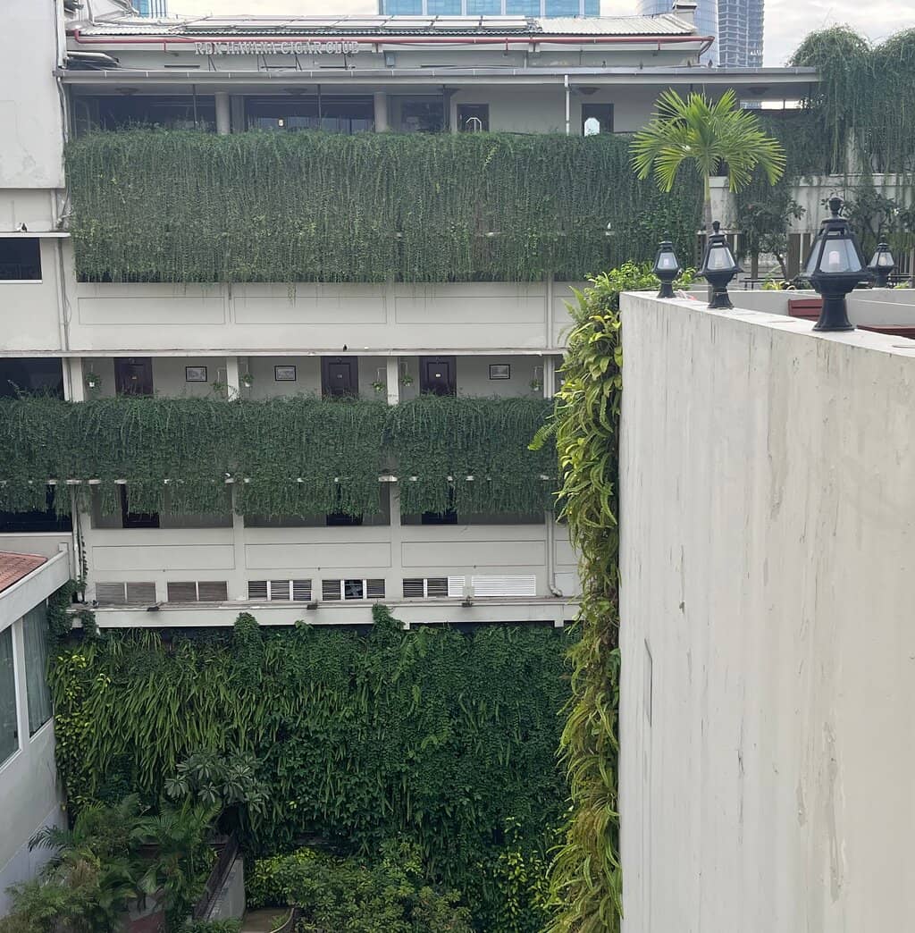 Historic 'Five O'Clock Follies' Vibe