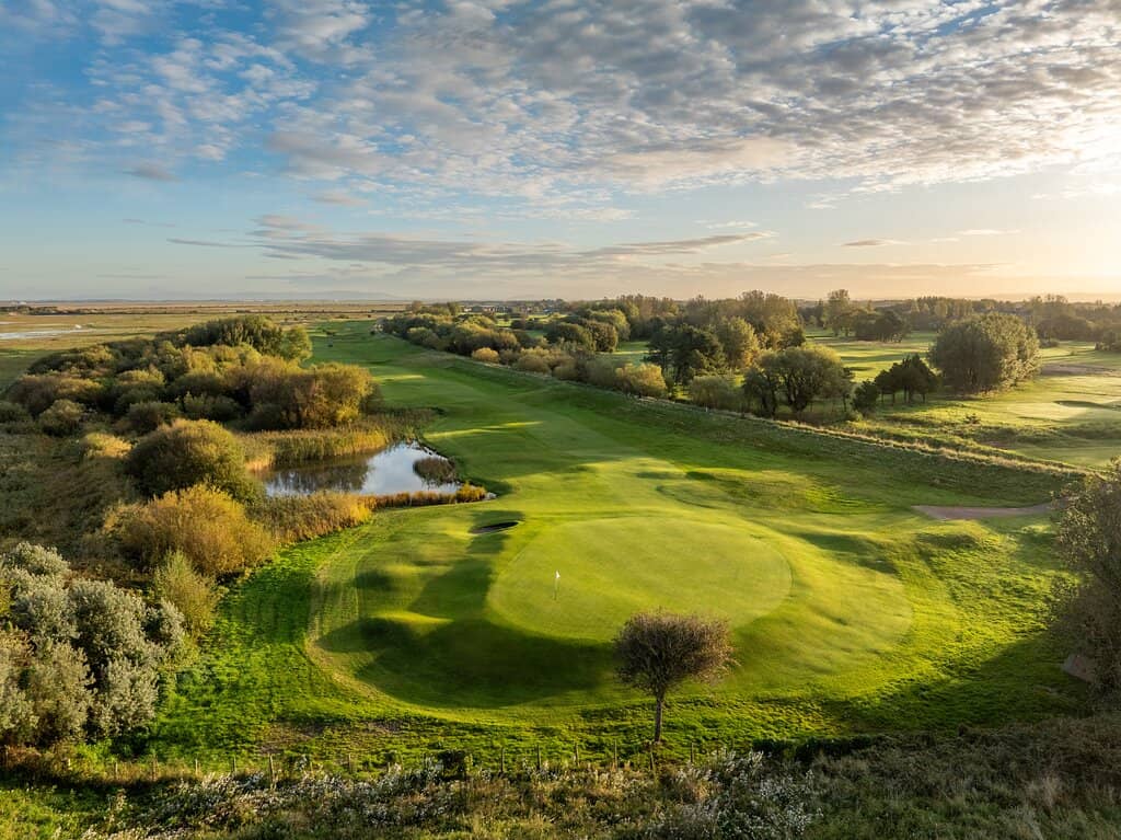 Picturesque Links Layout