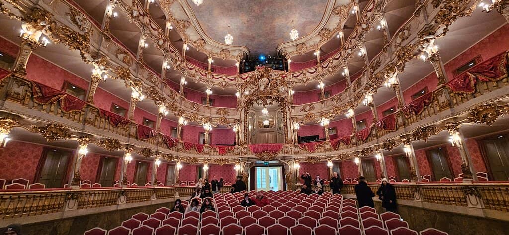 Intimate Royal Setting