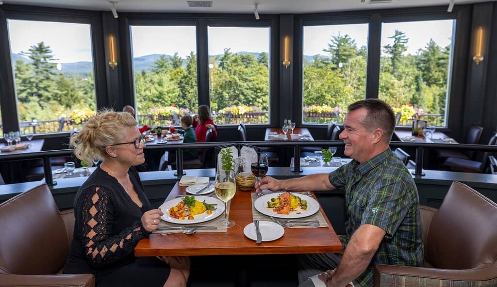 Cozy Atmosphere with Live Music