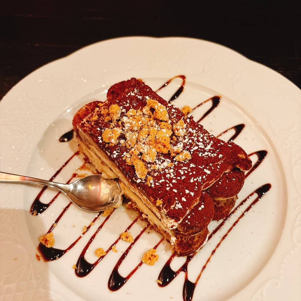 Robotic Wait Staff Novelty