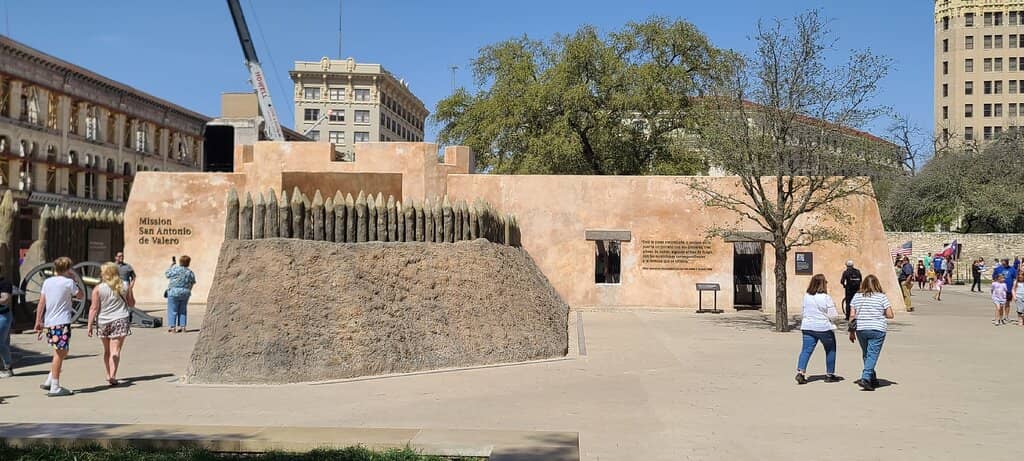 Long Barrack Museum