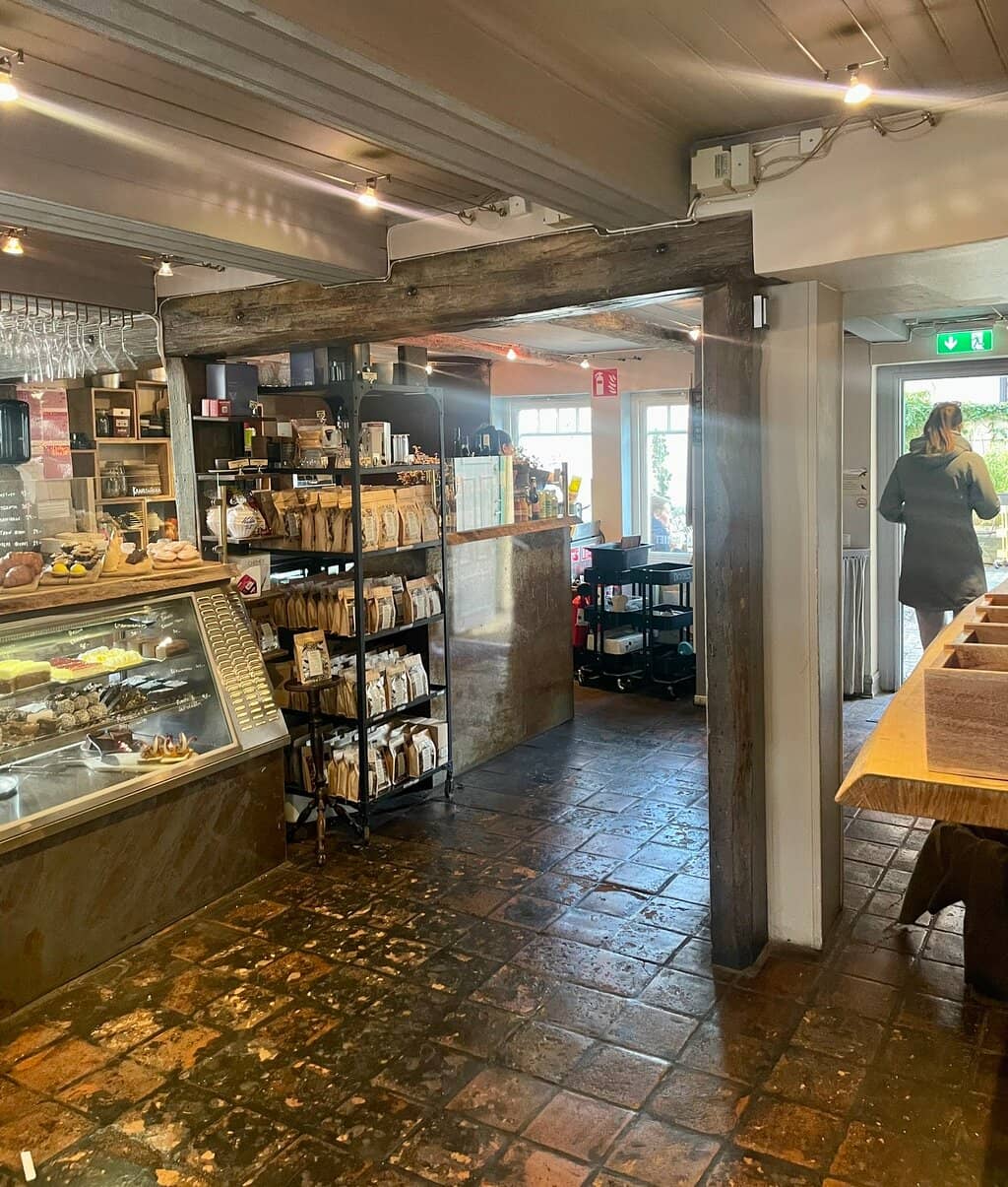 Cozy & Charming Atmosphere