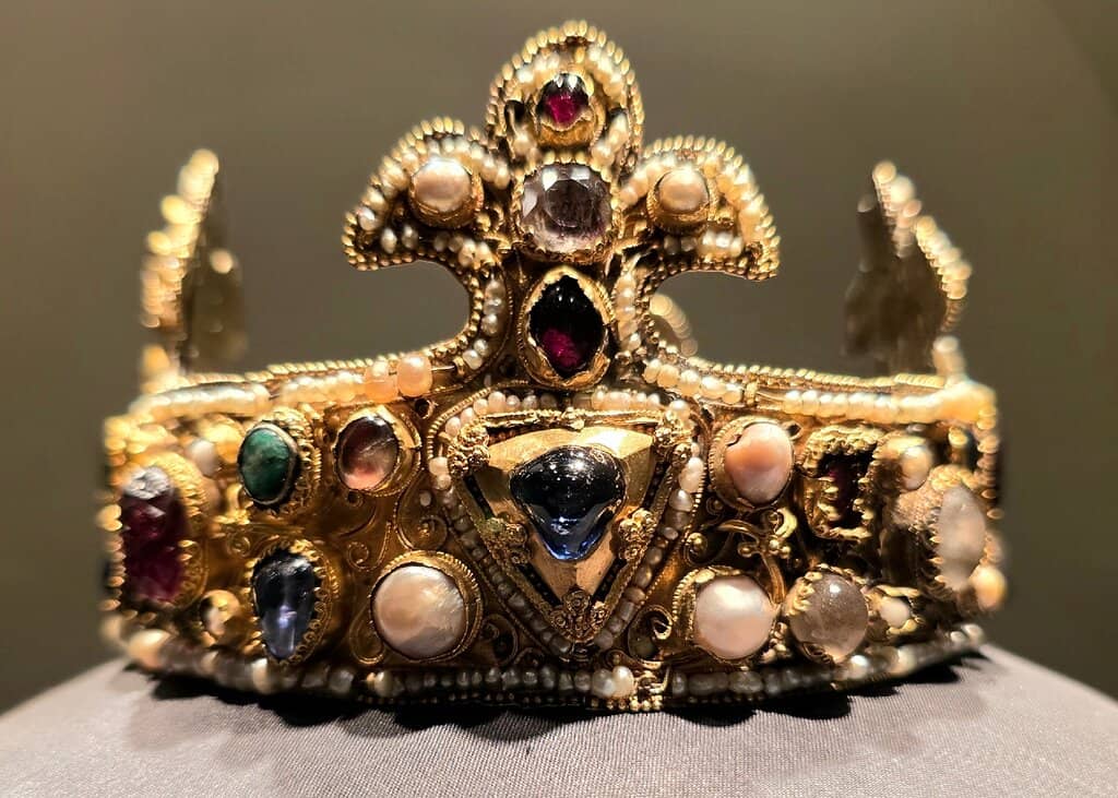 Essen Sword and Crown