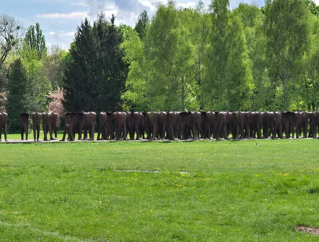The Walking Figures