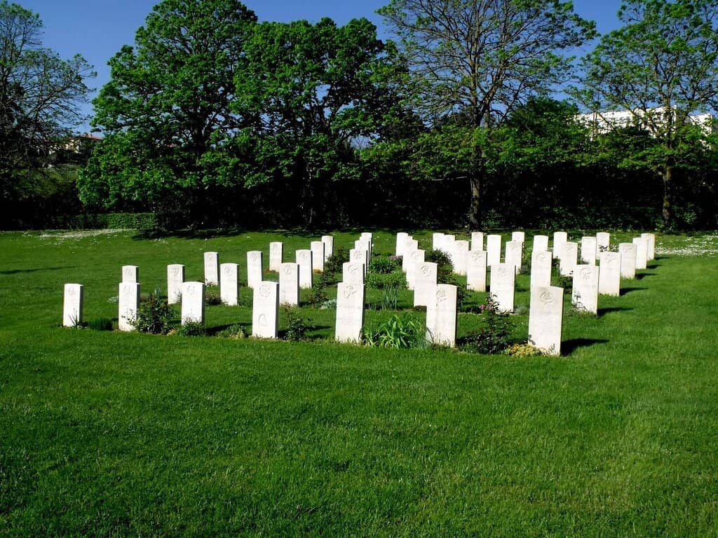 Graves of Indian and Muslim Soldiers