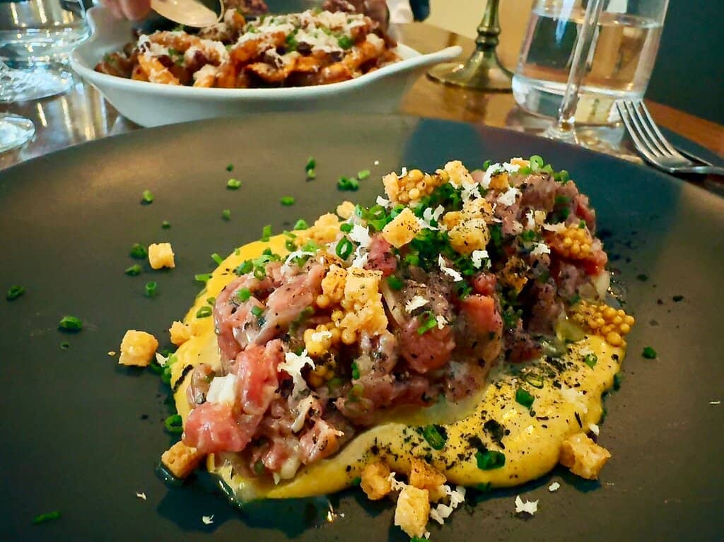 Elegant Retro-Chic Ambiance