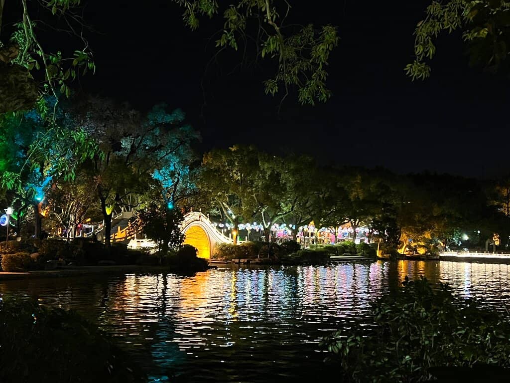 Reflections on Shanhu Lake