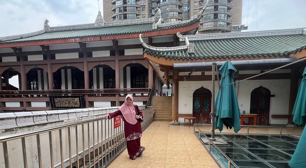 Street Performers & Ambiance