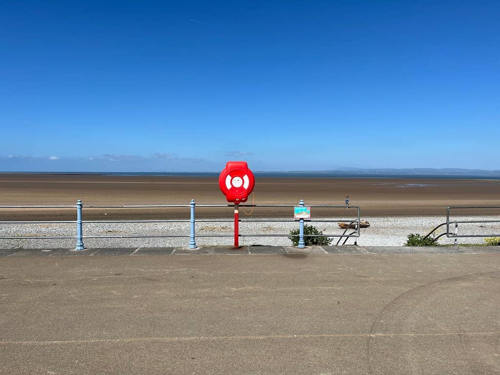 Flat Promenade Stroll