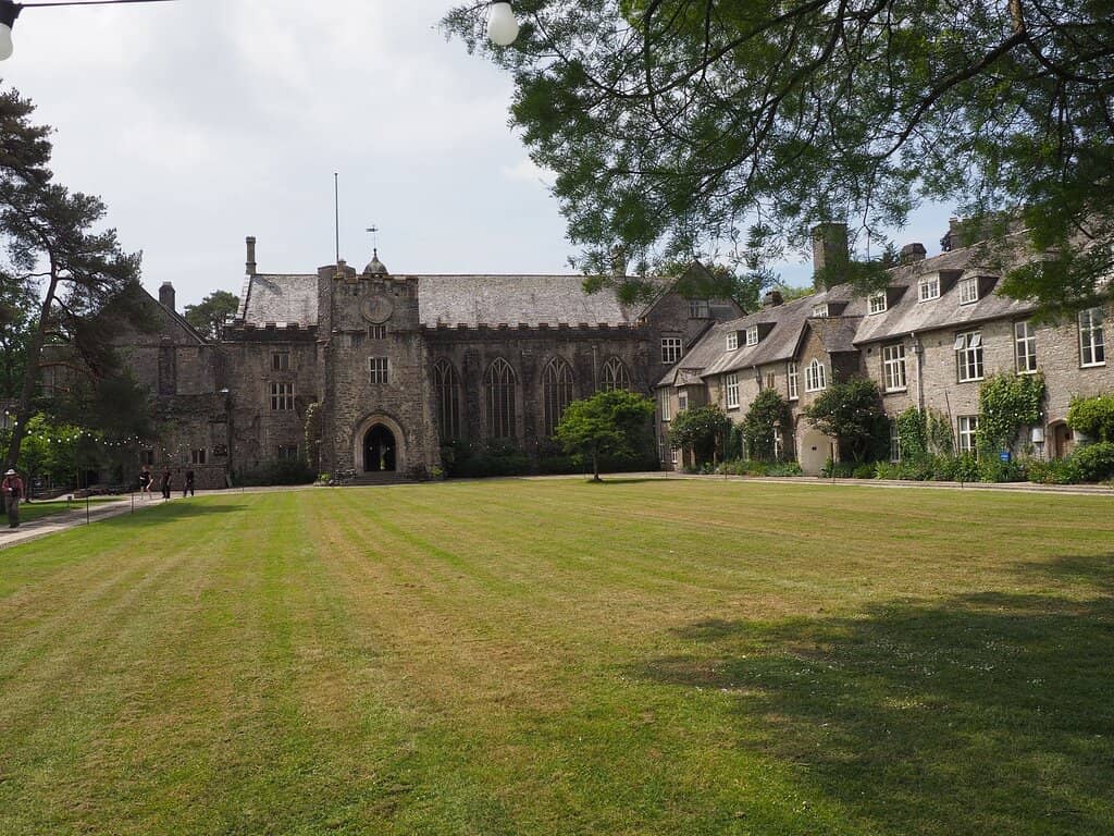 Artistic & Cultural Hub