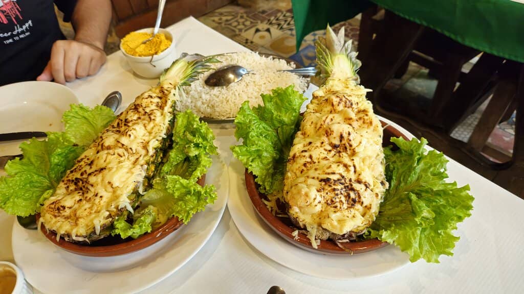 Shrimp with Catupiry in Pineapple