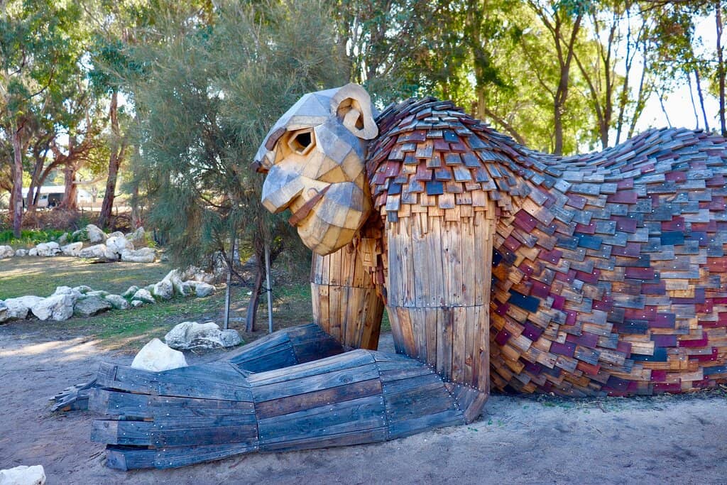 Yaburgurt (The Giant of the Wetlands)