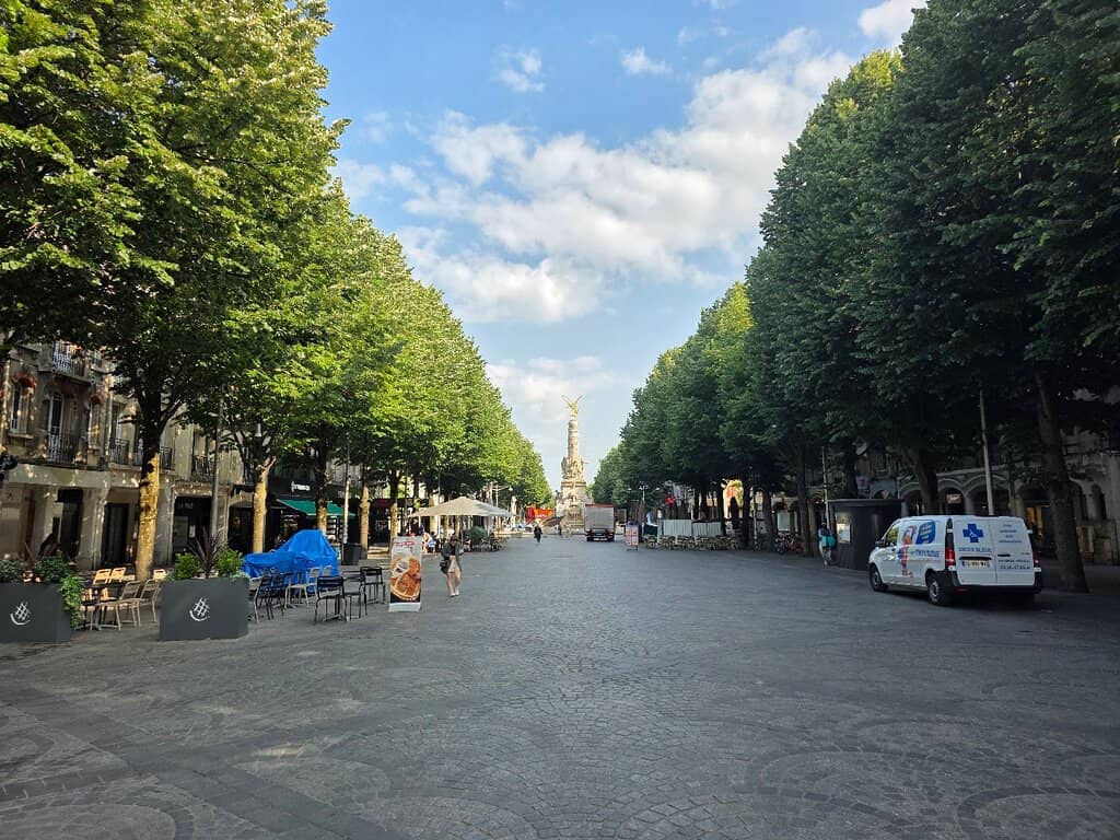 Vibrant Dining Scene
