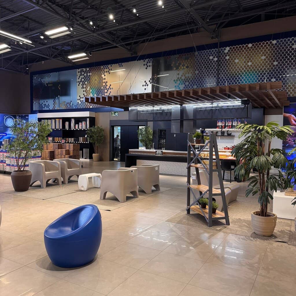 Impressive Store Architecture