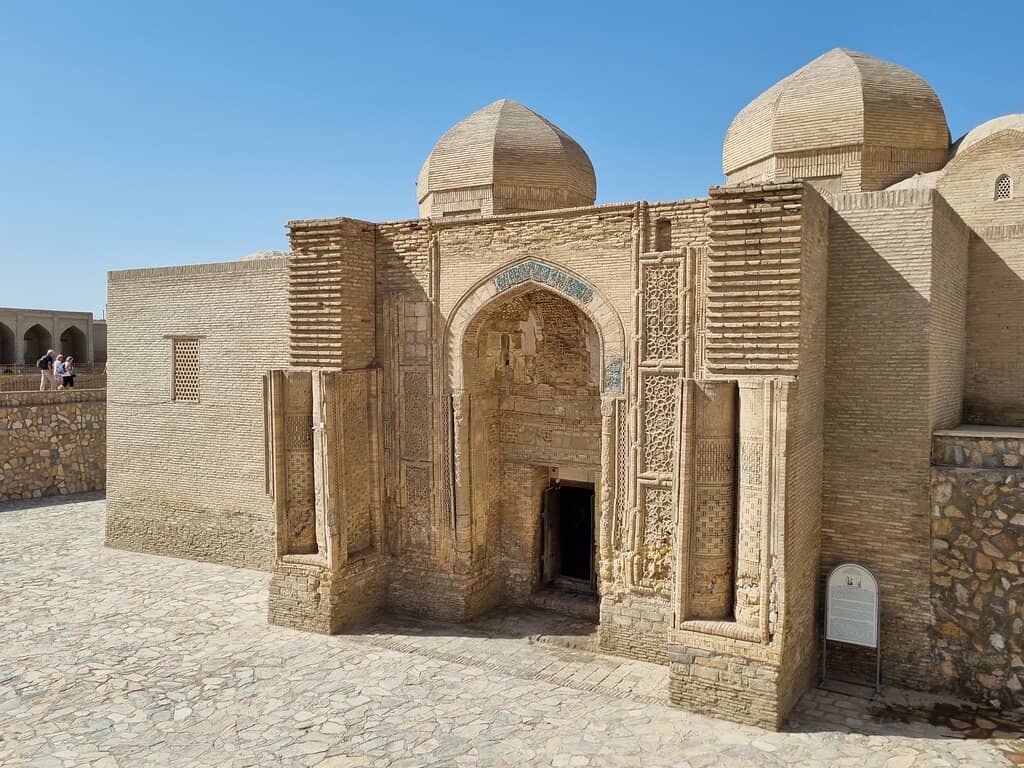 Partly Sunken Architecture