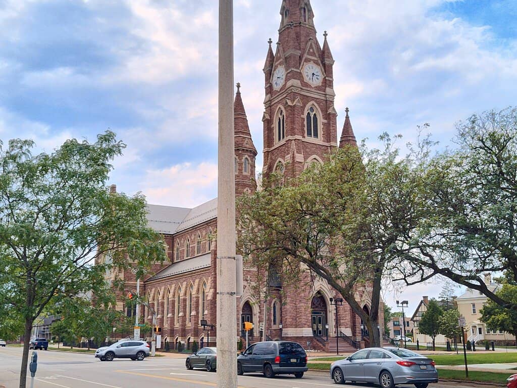 The Dome's Inspiring Inscription