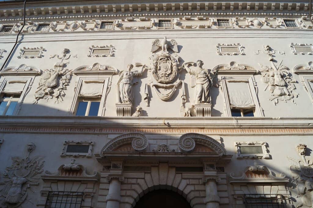 Palazzo dei Diamanti