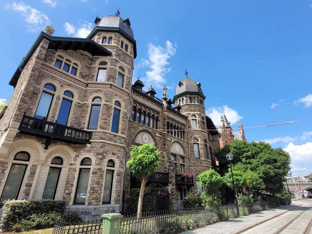 Charming Cafes Nearby