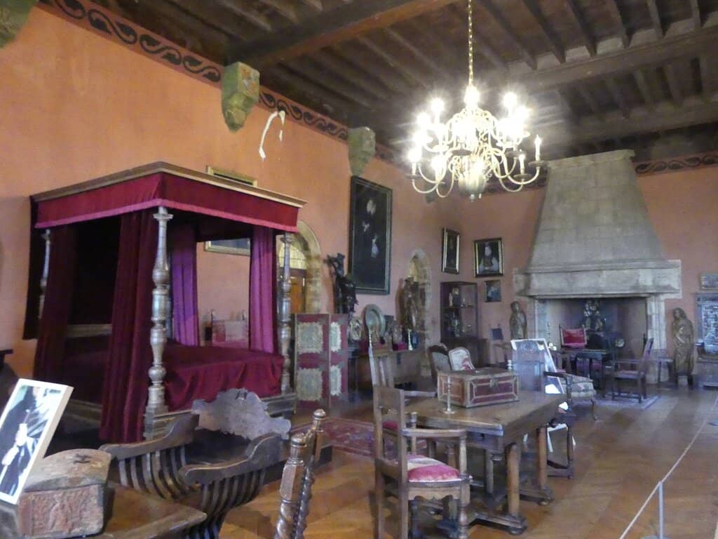 Furnished Apartments & Historic Interiors