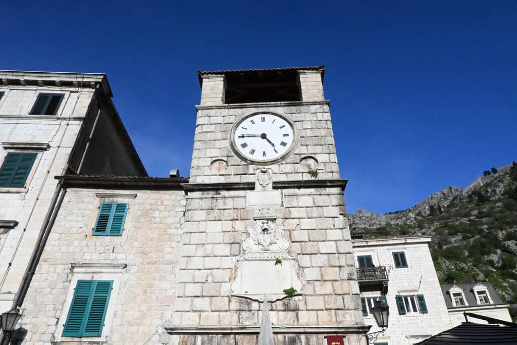 Square of Arms