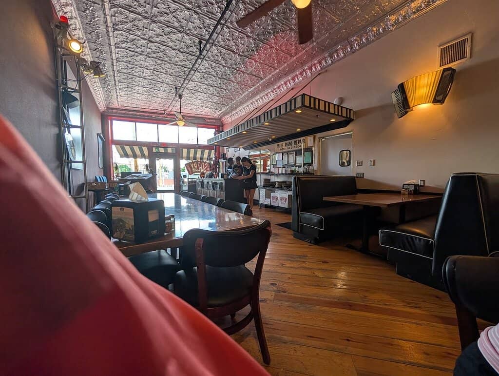 Unique Ambiance & Decor