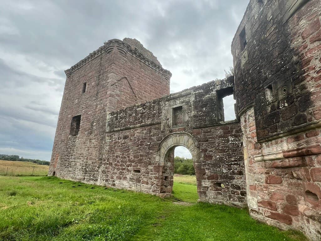 Courtyard Walls & Gate