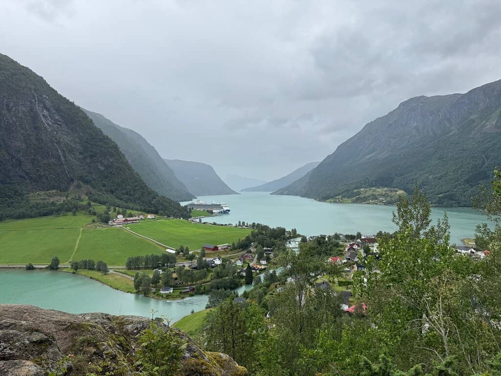 Panoramic Mountain Views