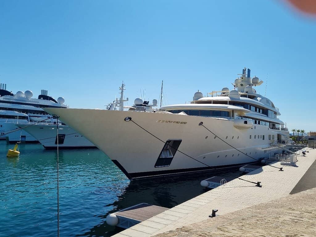 Billionaires Bay