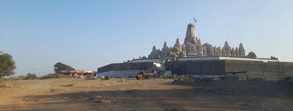 Peaceful Hilltop Ambiance