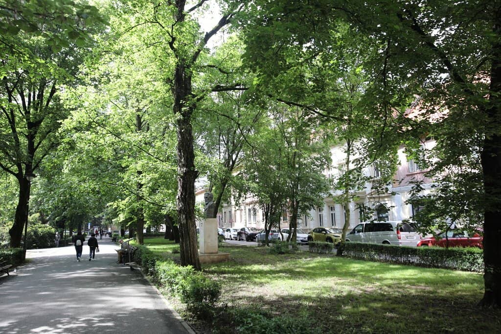 The House from the 10 Lei Banknote