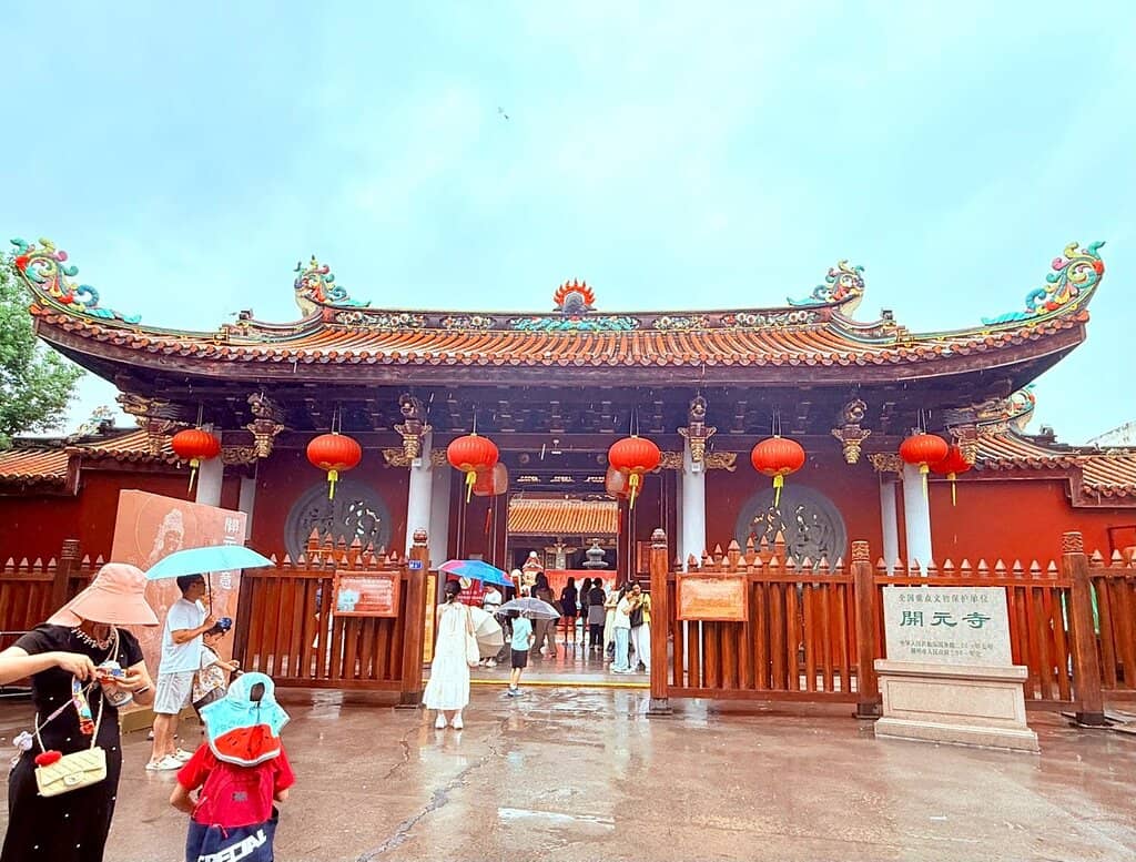 Peacock Gate Figures