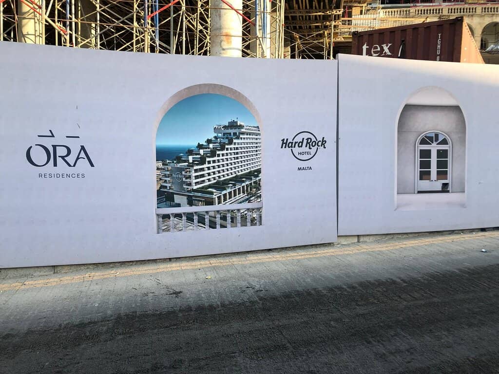 Spinola Bay Charm