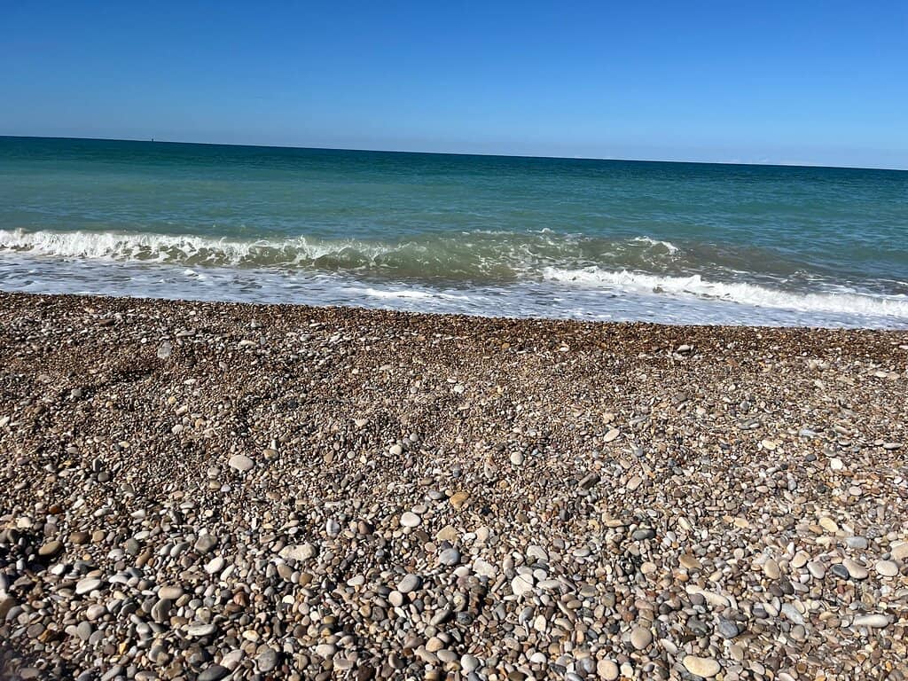 Rocky Shore, Sandy Seabed