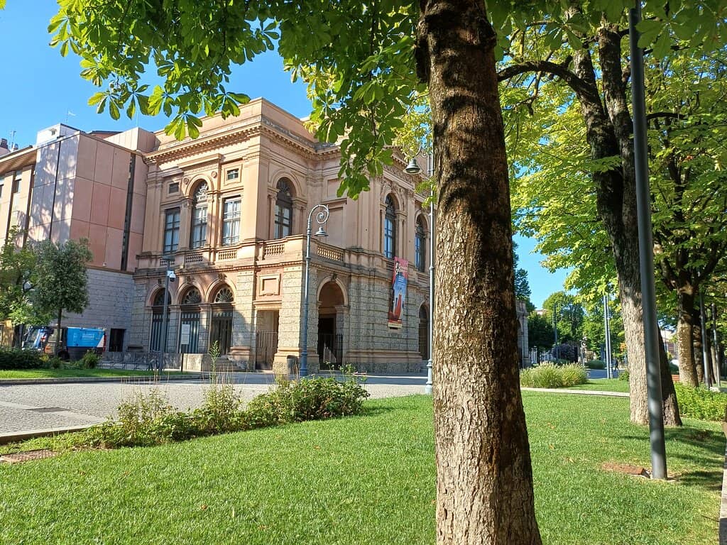 Vertical photo